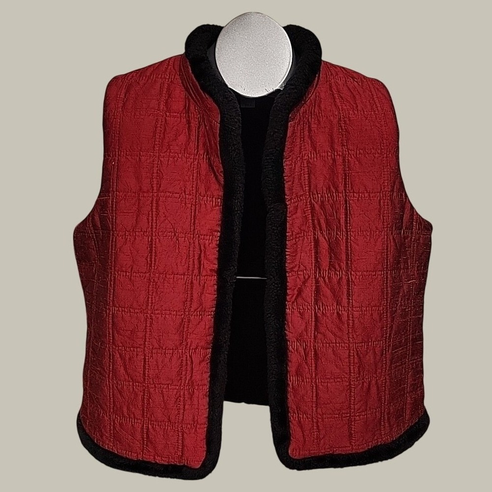 Chico's Vest Women Size 3 US XL Red Quilted Reversible Silk Faux Fur Winter Chic
